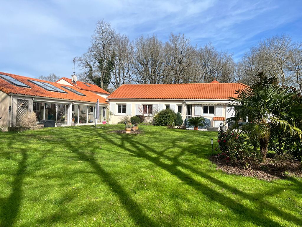 Achat maison à vendre 5 chambres 195 m² - Le Cellier