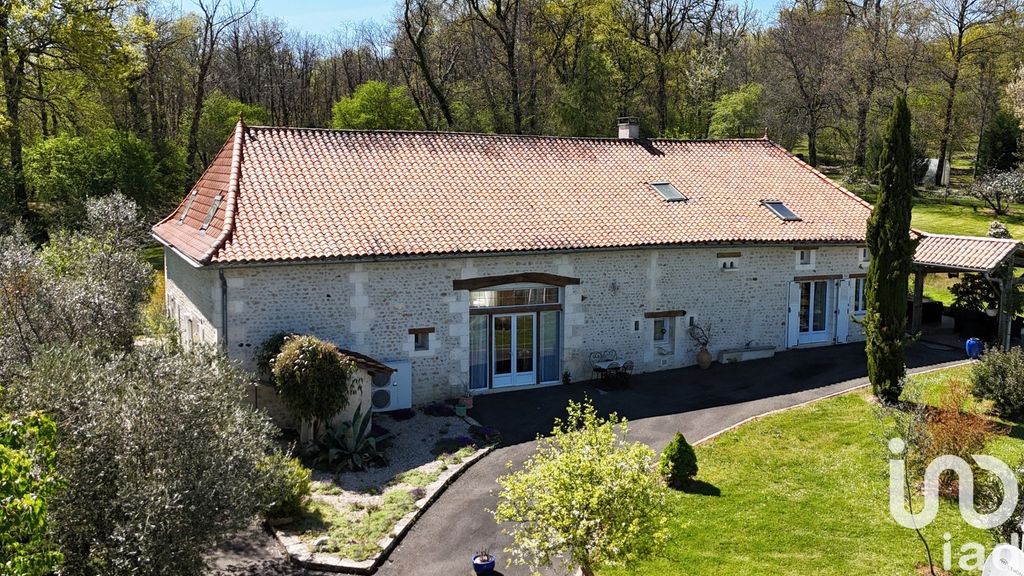 Achat maison à vendre 4 chambres 278 m² - Vaux-Lavalette
