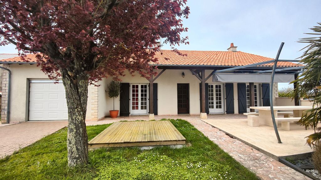 Achat maison à vendre 3 chambres 104 m² - Sommières-du-Clain