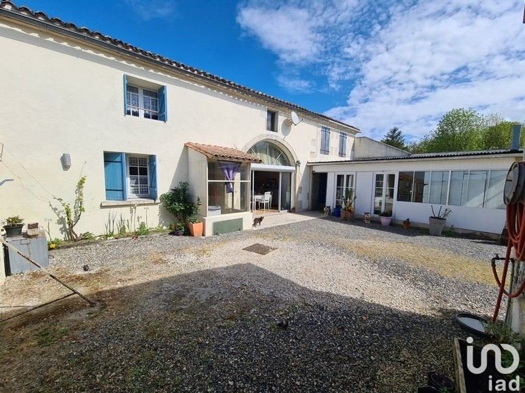 Achat maison à vendre 4 chambres 168 m² - Salignac-sur-Charente