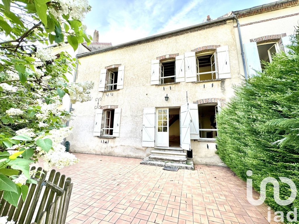 Achat maison à vendre 4 chambres 130 m² - Villeneuve-sur-Yonne