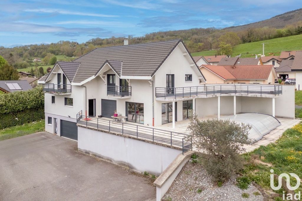 Achat maison à vendre 4 chambres 225 m² - Seyssel