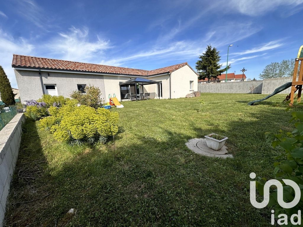 Achat maison à vendre 4 chambres 109 m² - Saint-Barthélemy-le-Plain