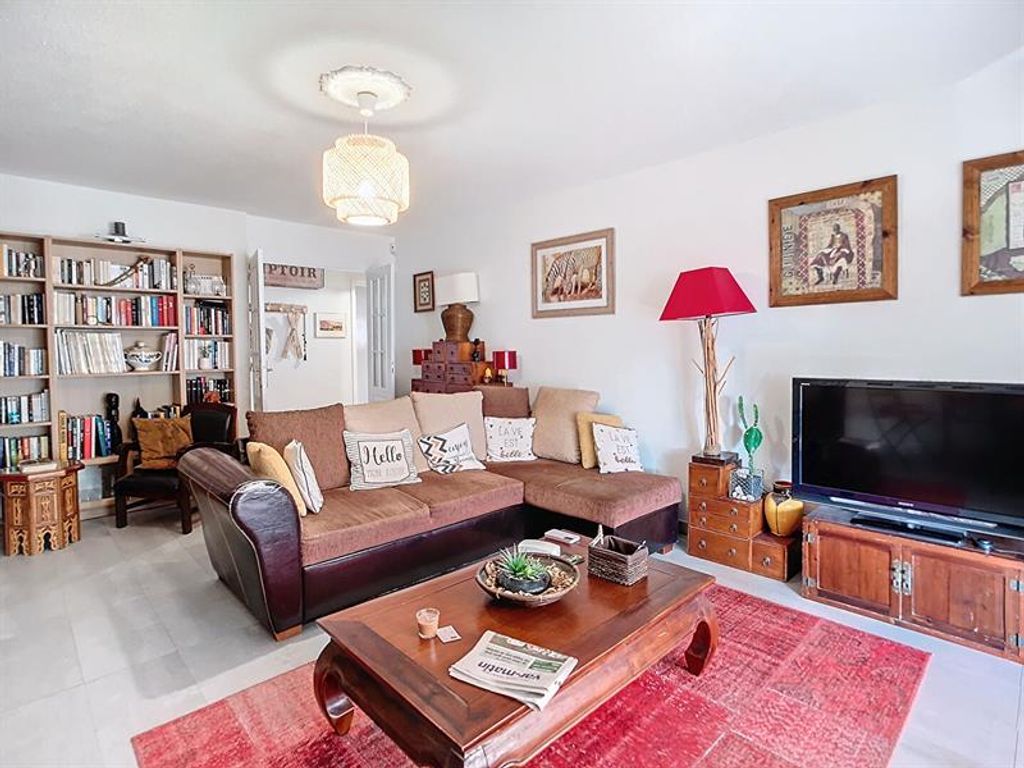 Achat appartement à vendre 4 pièces 85 m² - Saint-Raphaël