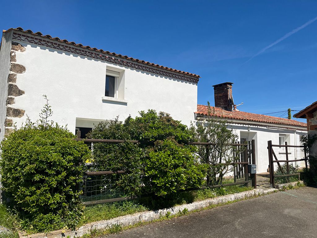 Achat maison à vendre 4 chambres 122 m² - Saint-Avaugourd-des-Landes