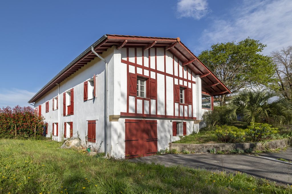 Achat maison à vendre 4 chambres 160 m² - Urrugne