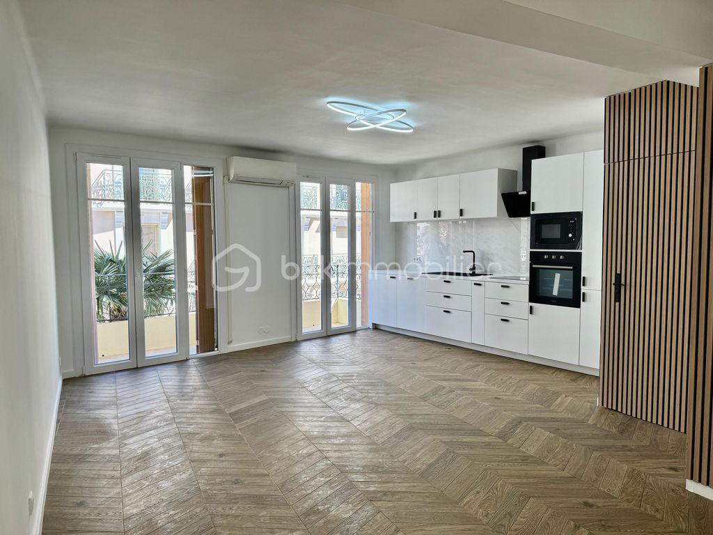 Achat appartement à vendre 3 pièces 64 m² - Sanary-sur-Mer