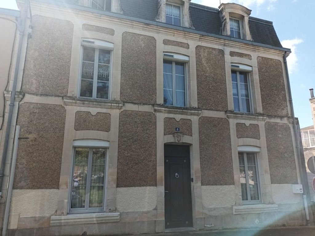 Achat maison à vendre 4 chambres 141 m² - Montmorillon