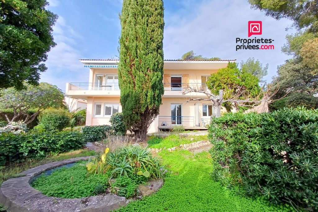 Achat maison à vendre 5 chambres 190 m² - Roquebrune-sur-Argens