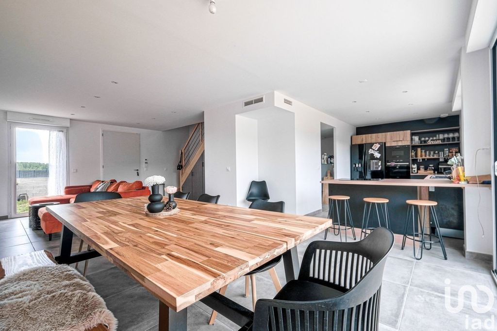 Achat maison à vendre 4 chambres 122 m² - Neufmoutiers-en-Brie