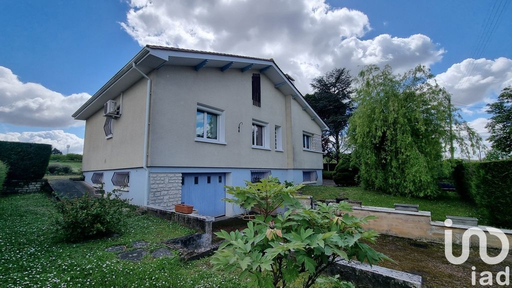 Achat maison à vendre 3 chambres 143 m² - Rouillac