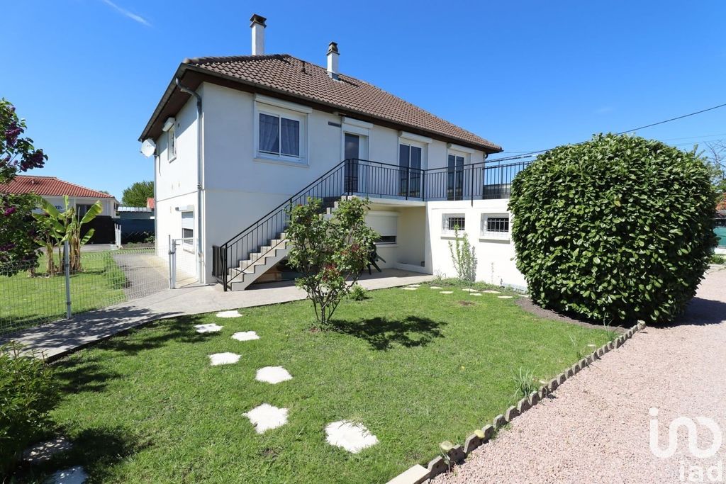 Achat maison à vendre 4 chambres 121 m² - Saint-Beauzire
