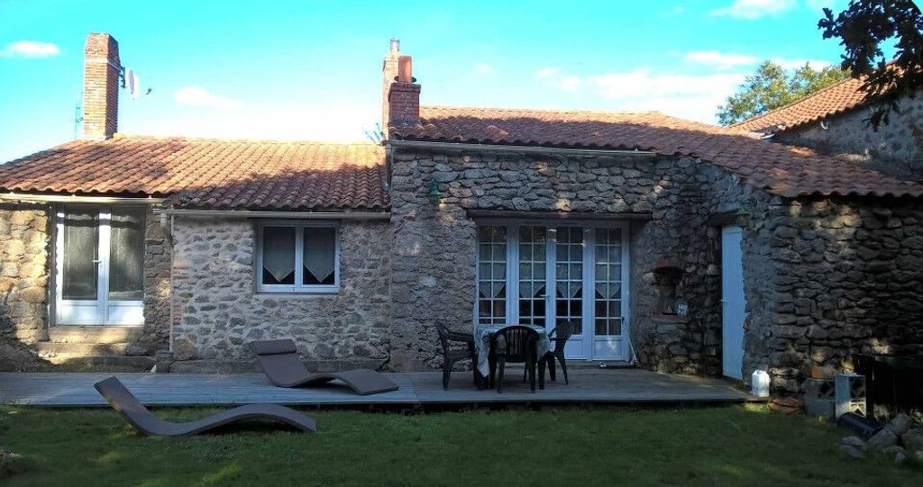 Achat maison à vendre 3 chambres 108 m² - Saint-Avaugourd-des-Landes