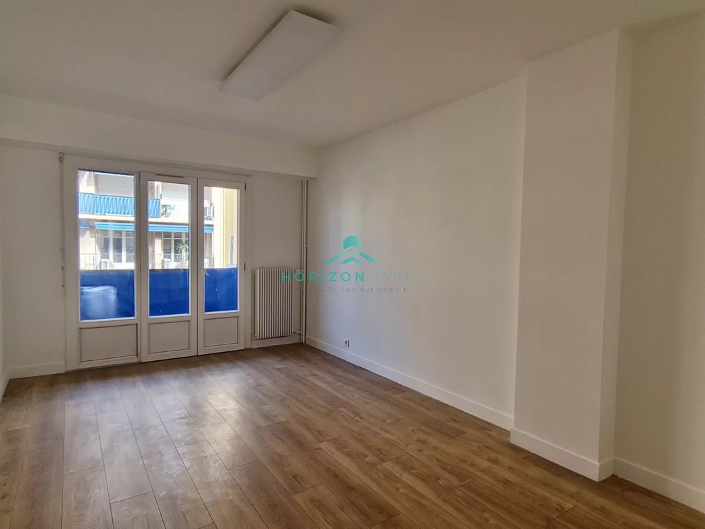 Achat appartement à vendre 3 pièces 55 m² - Saint-Laurent-du-Var