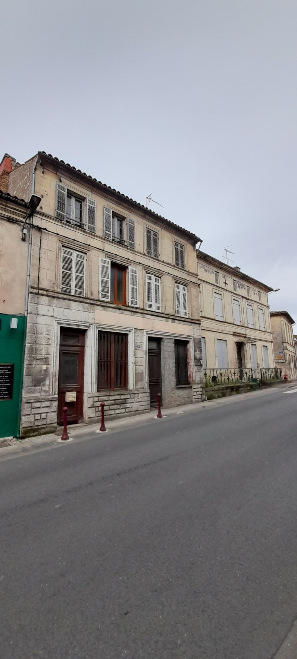 Achat maison à vendre 3 chambres 210 m² - Mirambeau