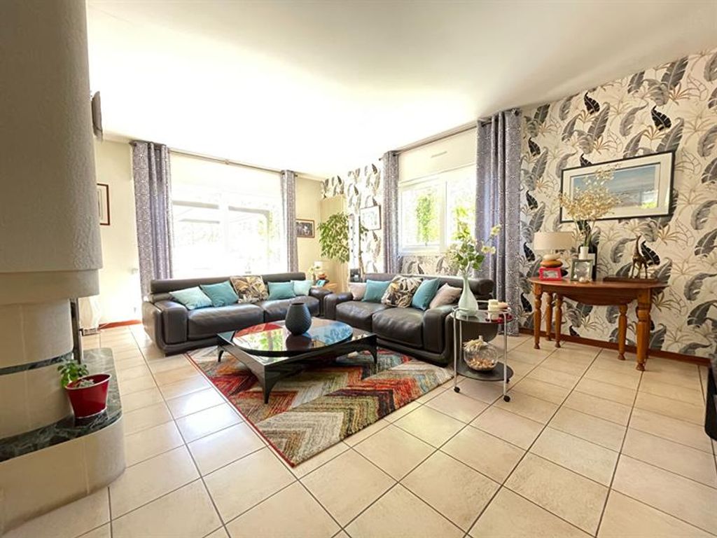 Achat maison à vendre 4 chambres 160 m² - Saint-Aubin-de-Médoc