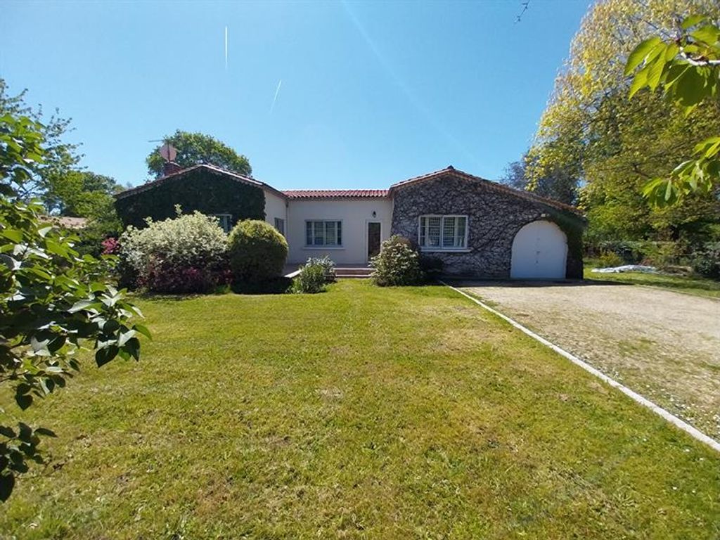 Achat maison à vendre 4 chambres 104 m² - Le Pian-Médoc