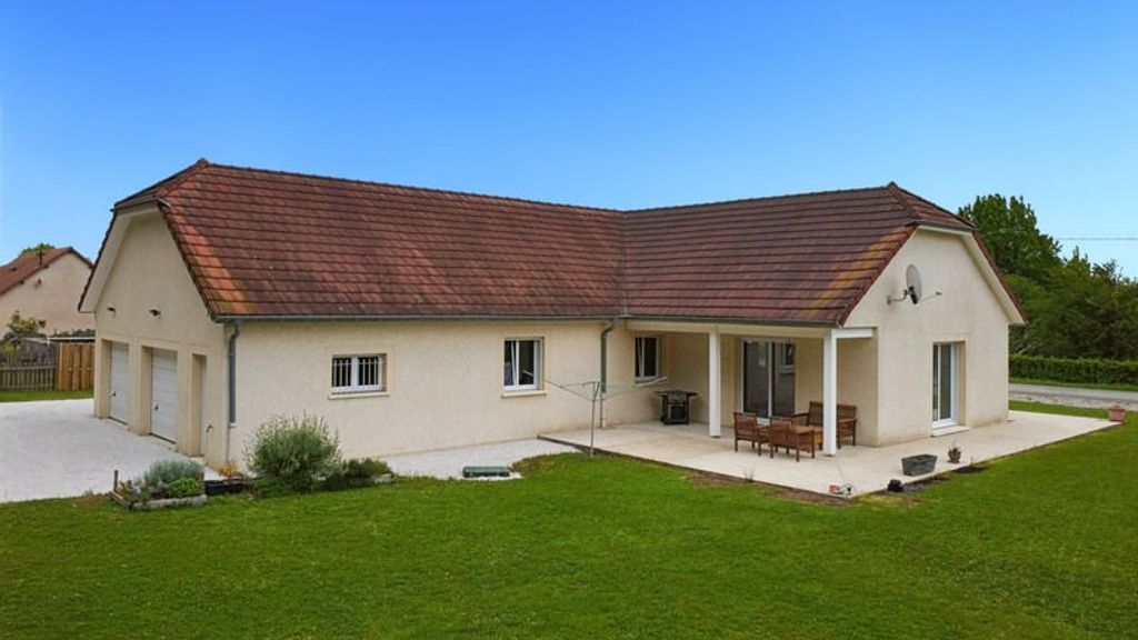 Achat maison à vendre 3 chambres 139 m² - Lons-le-Saunier