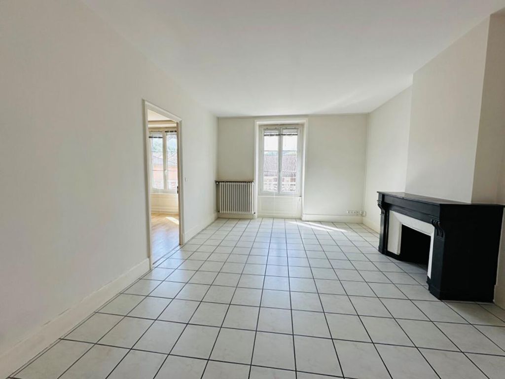 Achat appartement à vendre 3 pièces 80 m² - Bourgoin-Jallieu