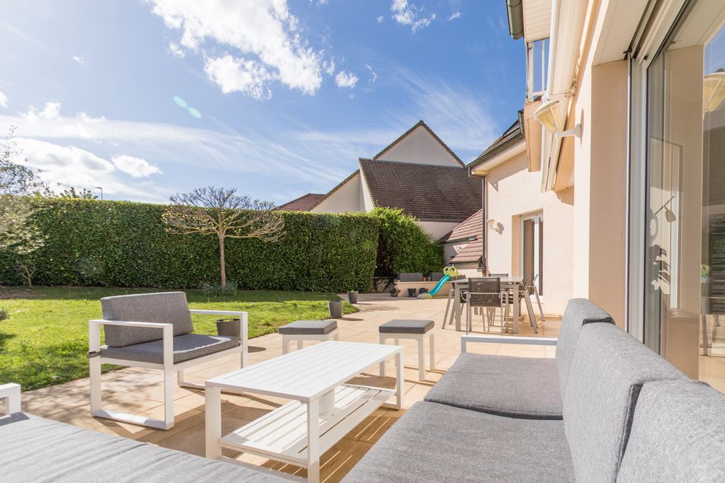 Achat maison à vendre 7 chambres 191 m² - Fontaine-lès-Dijon