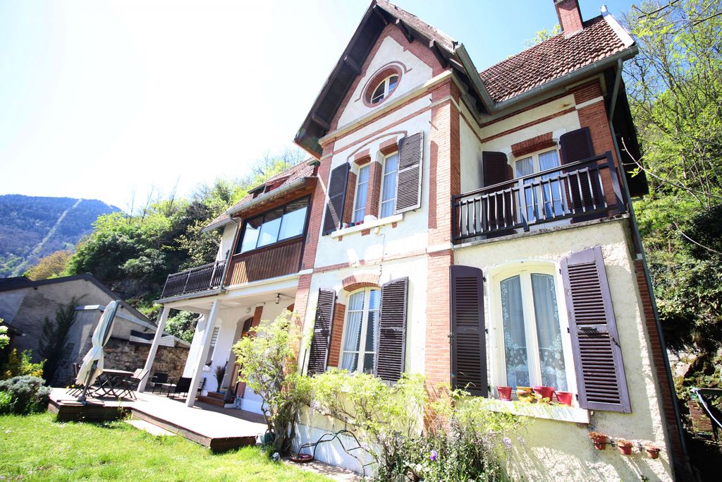 Achat maison à vendre 5 chambres 190 m² - Bagnères-de-Luchon