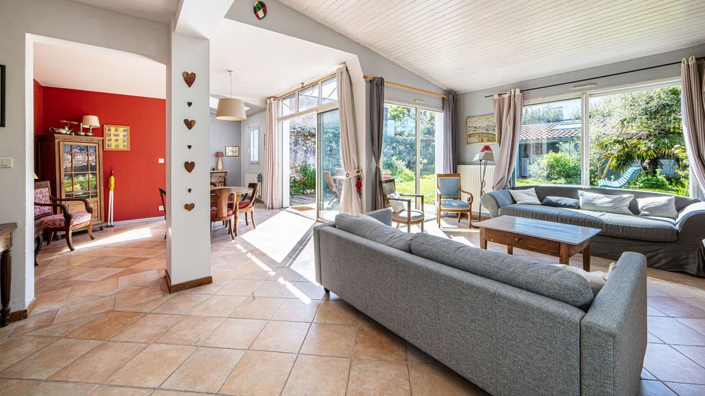 Achat maison à vendre 6 chambres 212 m² - Nantes