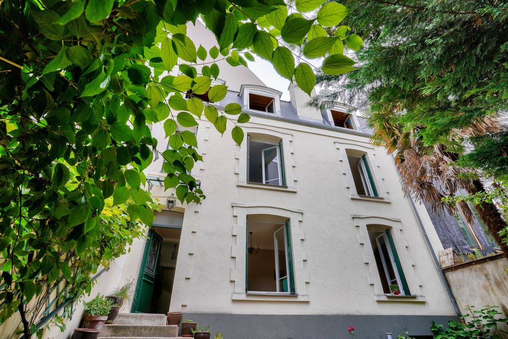 Achat maison à vendre 5 chambres 138 m² - Issy-les-Moulineaux