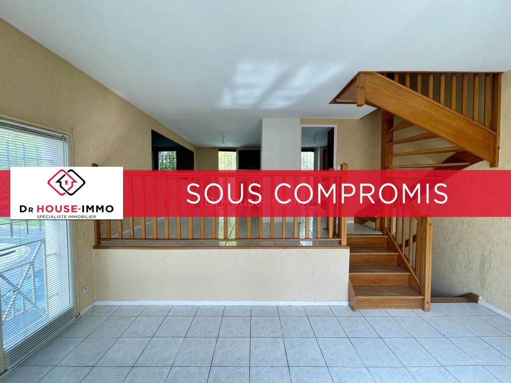 Achat maison à vendre 4 chambres 107 m² - Savigny-le-Temple