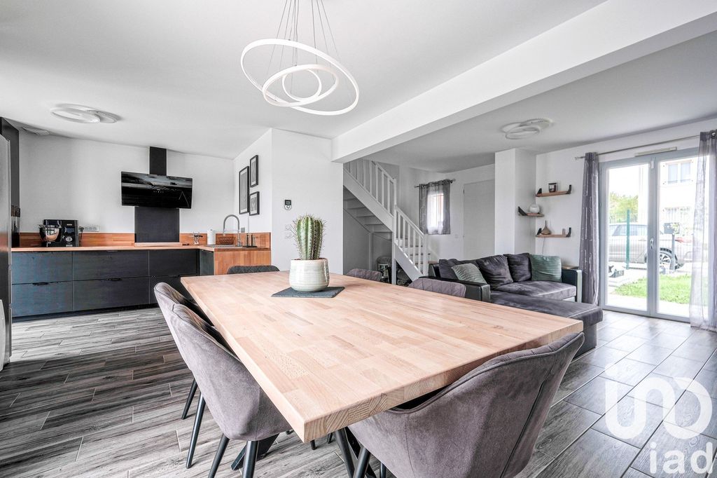 Achat maison à vendre 3 chambres 99 m² - Dammartin-sur-Tigeaux
