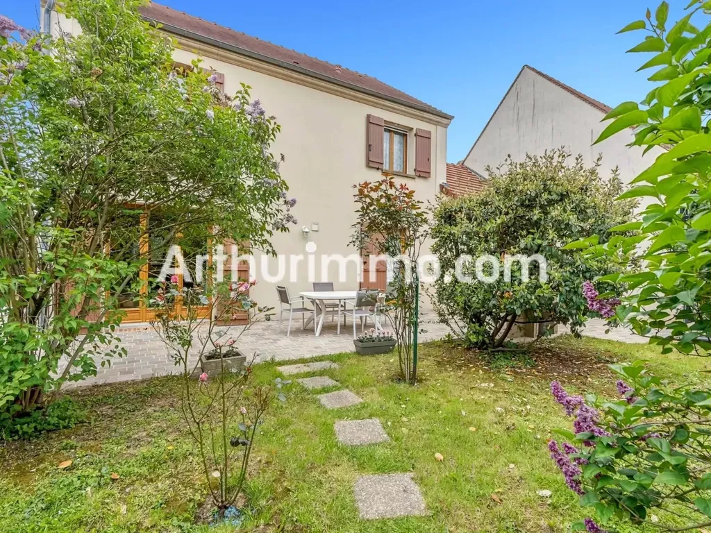Achat maison à vendre 3 chambres 105 m² - Thorigny-sur-Marne