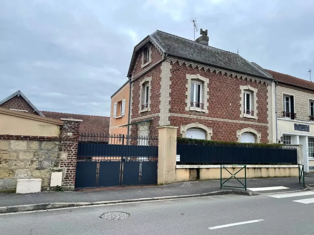 Achat maison à vendre 3 chambres 179 m² - Couvron-et-Aumencourt