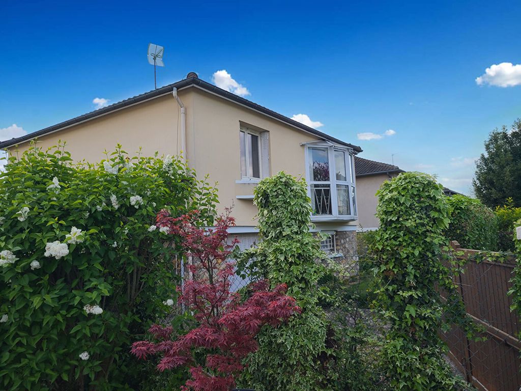 Achat maison à vendre 4 chambres 138 m² - Fontenay-le-Fleury