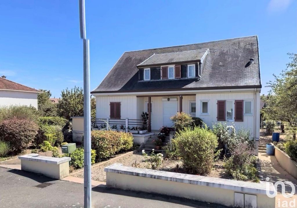 Achat maison à vendre 6 chambres 122 m² - Saint-Clément