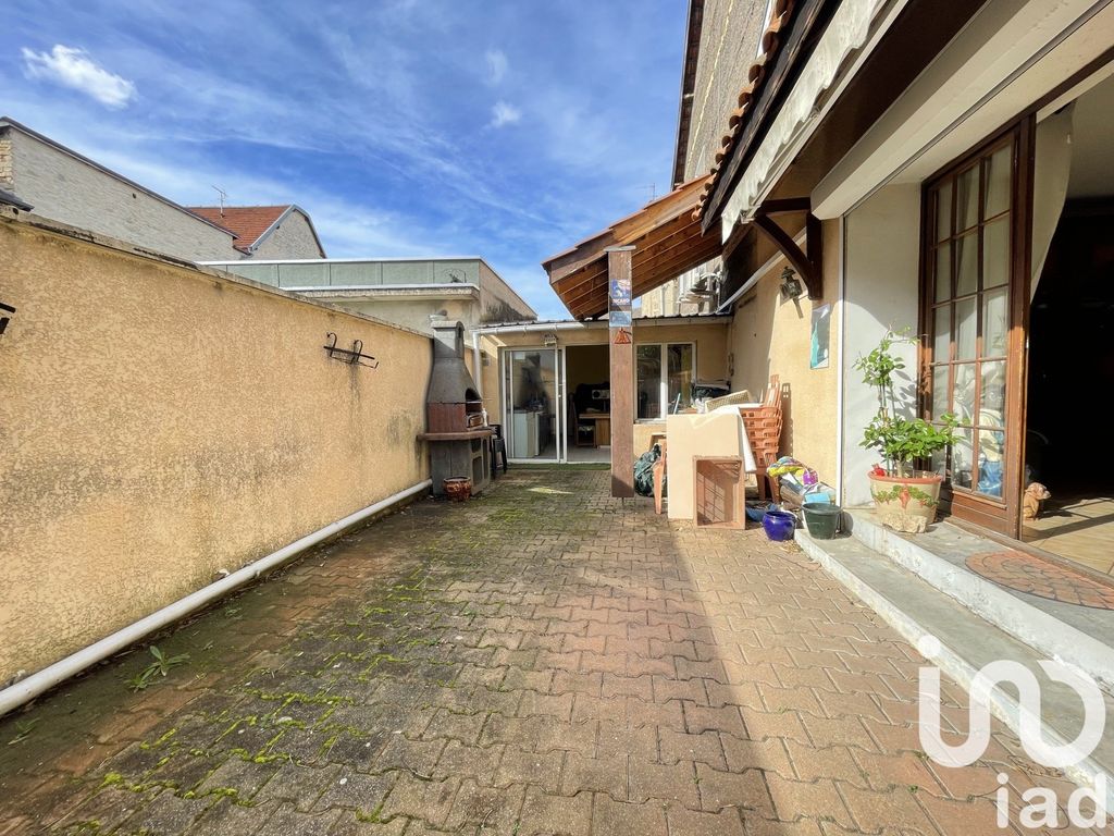 Achat maison à vendre 3 chambres 120 m² - La Tour-du-Pin