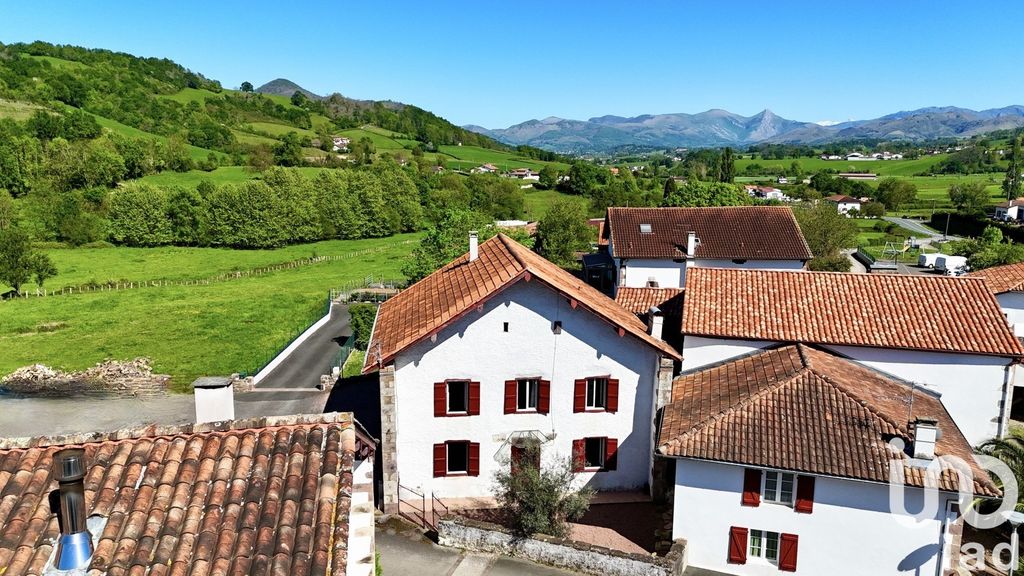 Achat maison à vendre 6 chambres 190 m² - Irouléguy