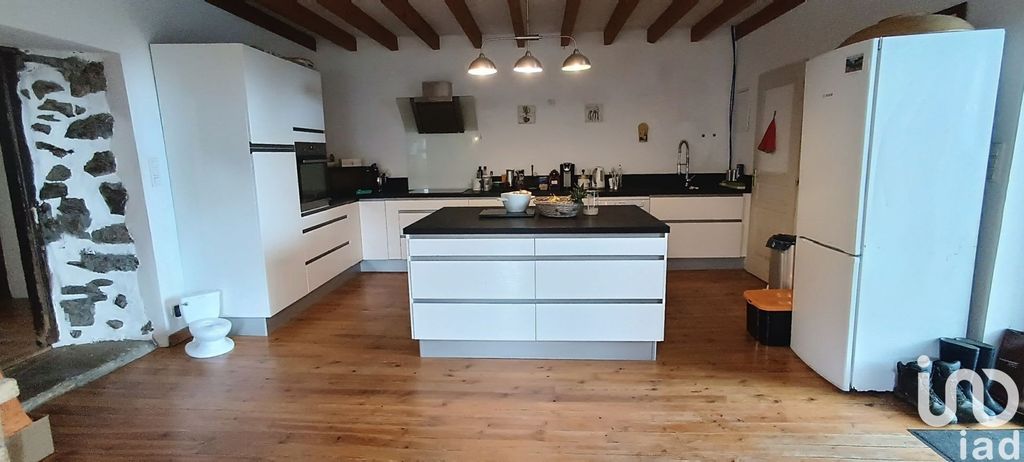 Achat maison à vendre 7 chambres 255 m² - Saint-Félicien