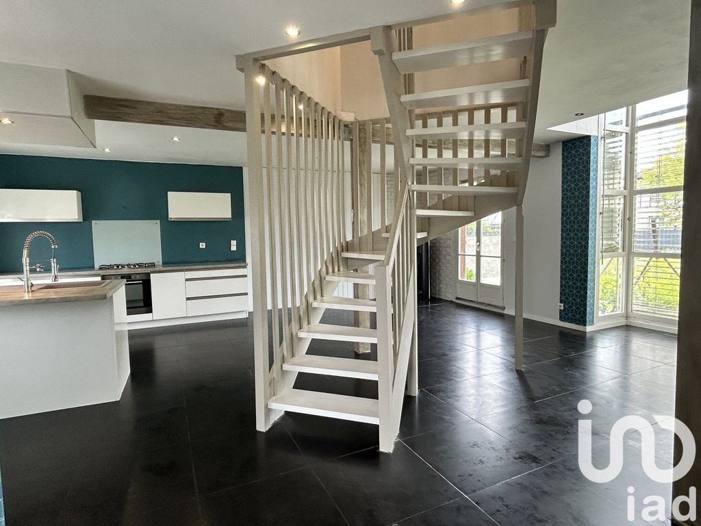 Achat maison à vendre 3 chambres 144 m² - Saint-Amand-sur-Fion