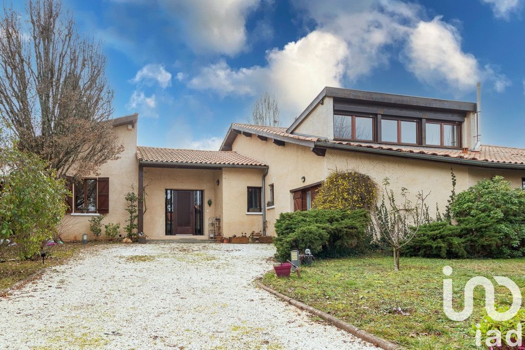 Achat maison à vendre 5 chambres 215 m² - Montauban