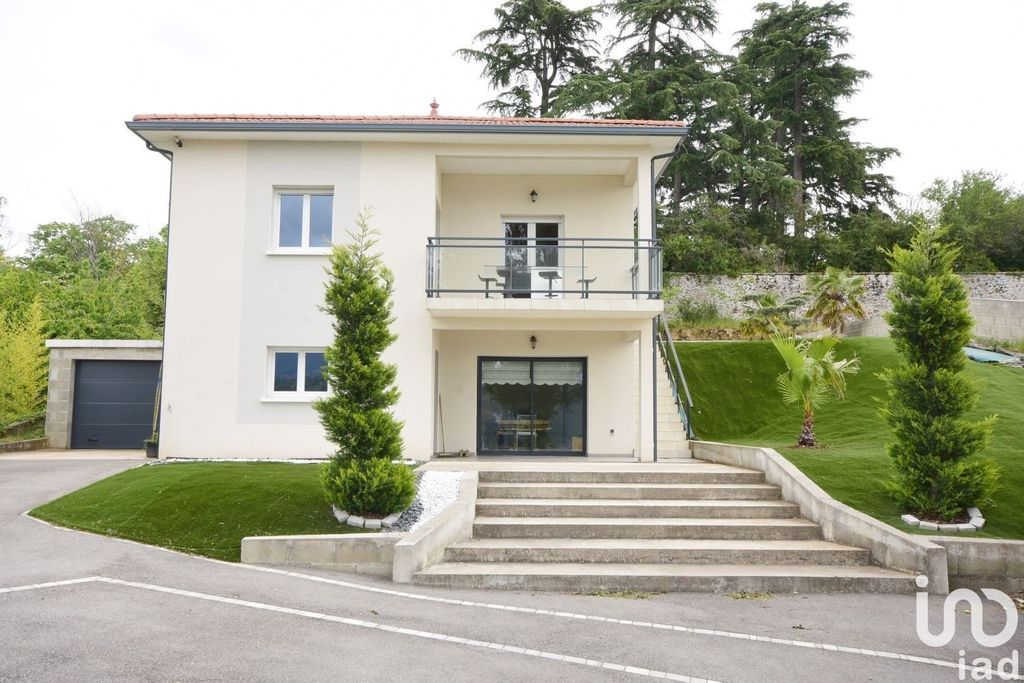 Achat maison à vendre 4 chambres 155 m² - Saint-Clair-du-Rhône