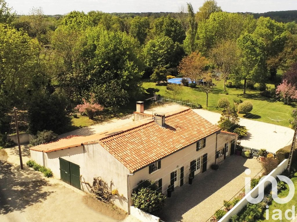 Achat maison à vendre 3 chambres 168 m² - Puy-de-Serre