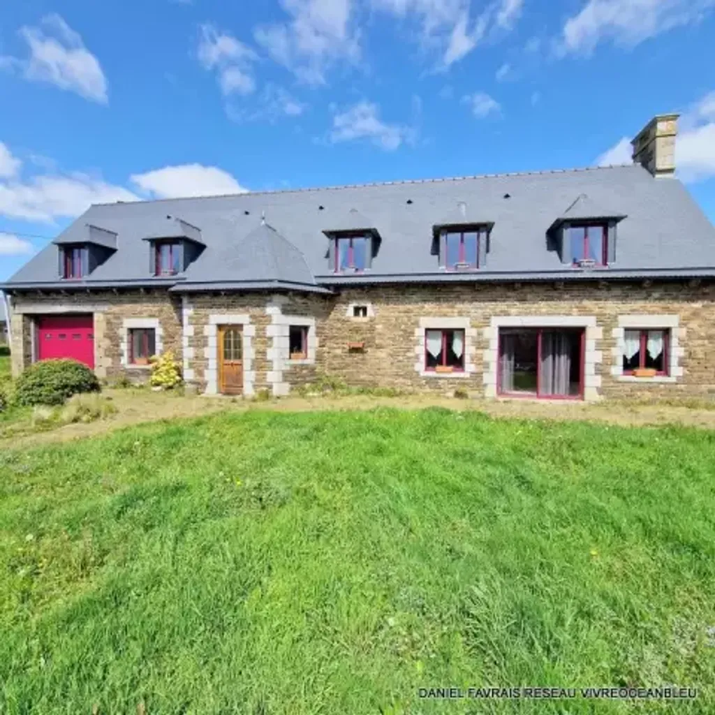 Achat maison à vendre 5 chambres 213 m² - Saint-Hilaire-du-Harcouët