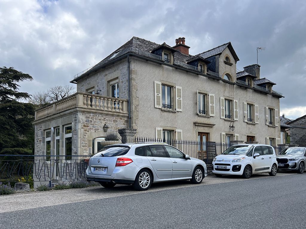 Achat maison à vendre 6 chambres 244 m² - Gissac