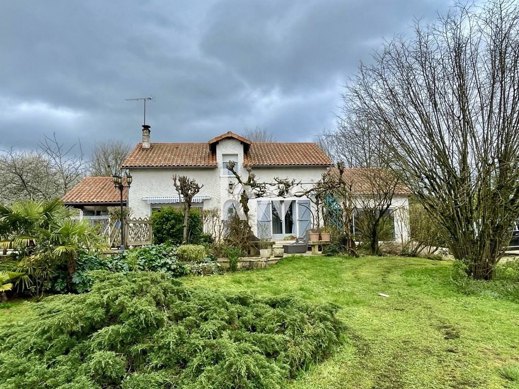 Achat maison à vendre 6 chambres 153 m² - Château-Larcher