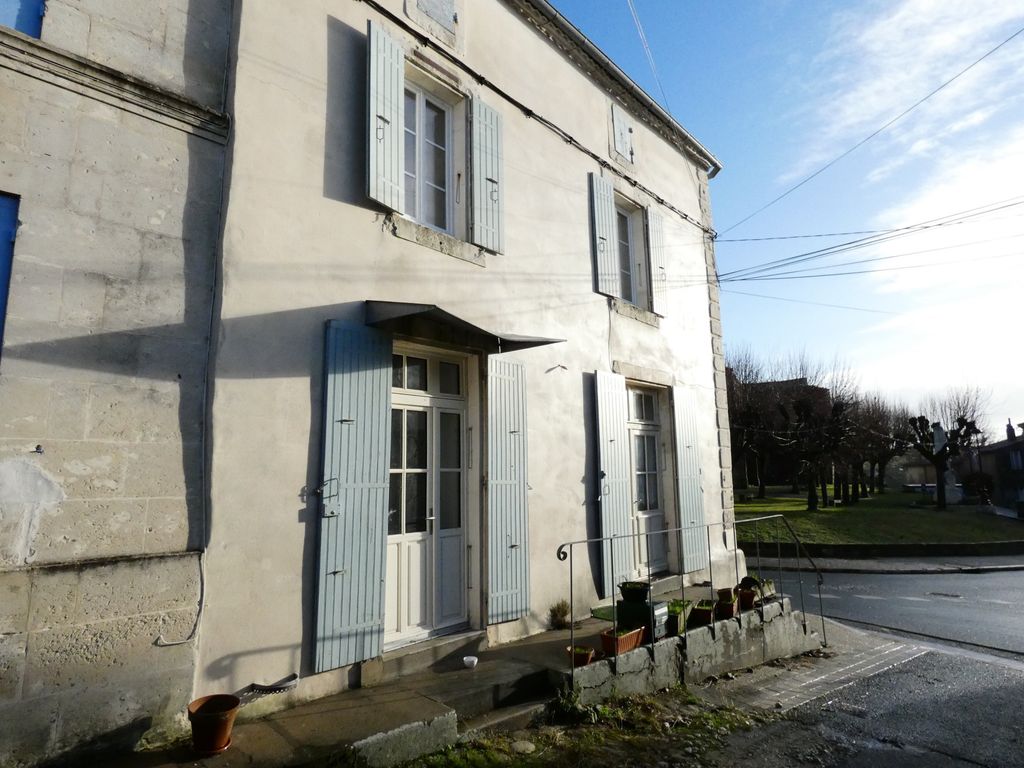Achat maison à vendre 4 chambres 126 m² - Mortagne-sur-Gironde
