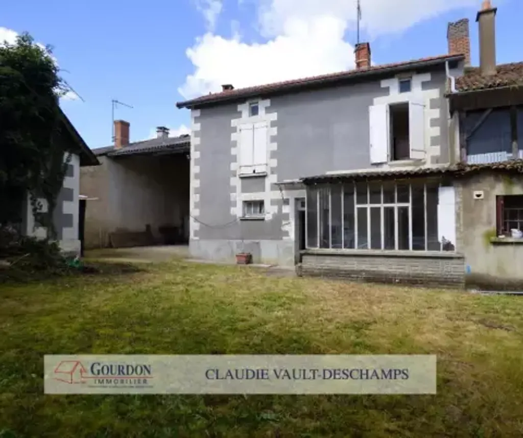 Achat maison à vendre 3 chambres 134 m² - Saint-Jean-de-Sauves