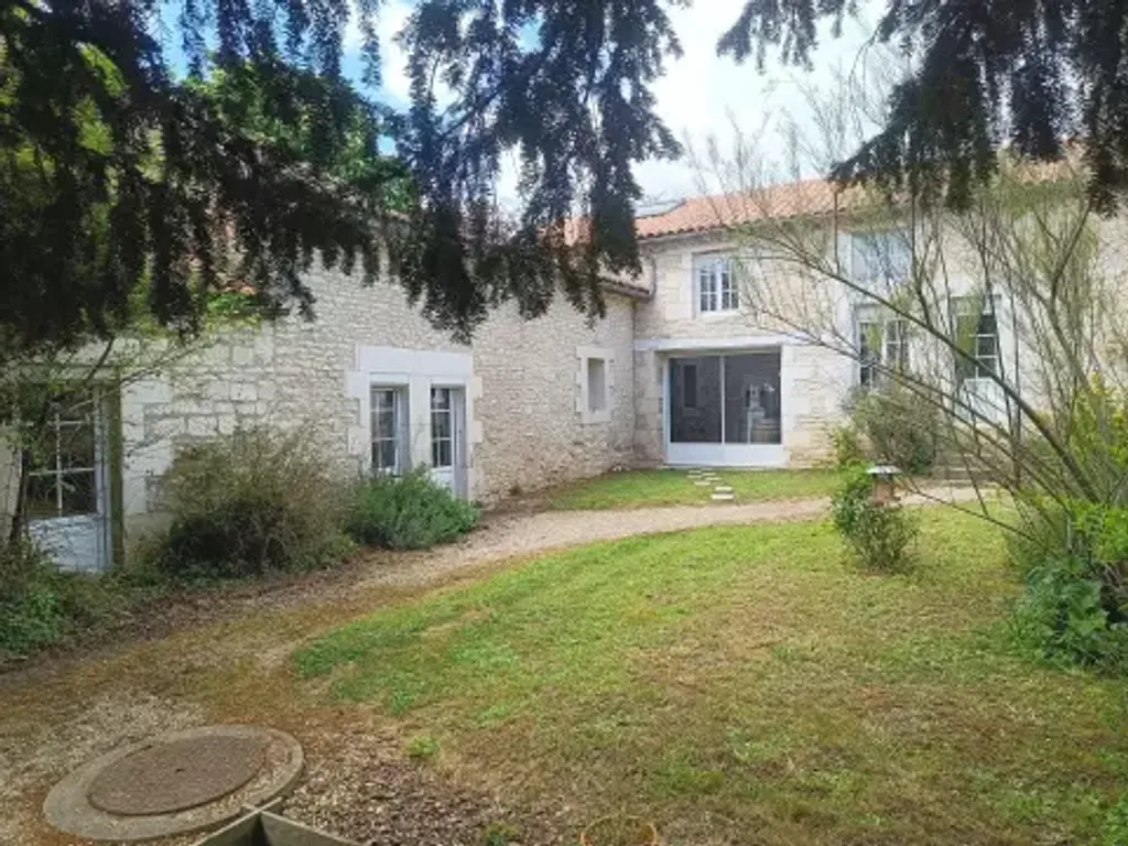 Achat maison à vendre 3 chambres 167 m² - Neuville-de-Poitou