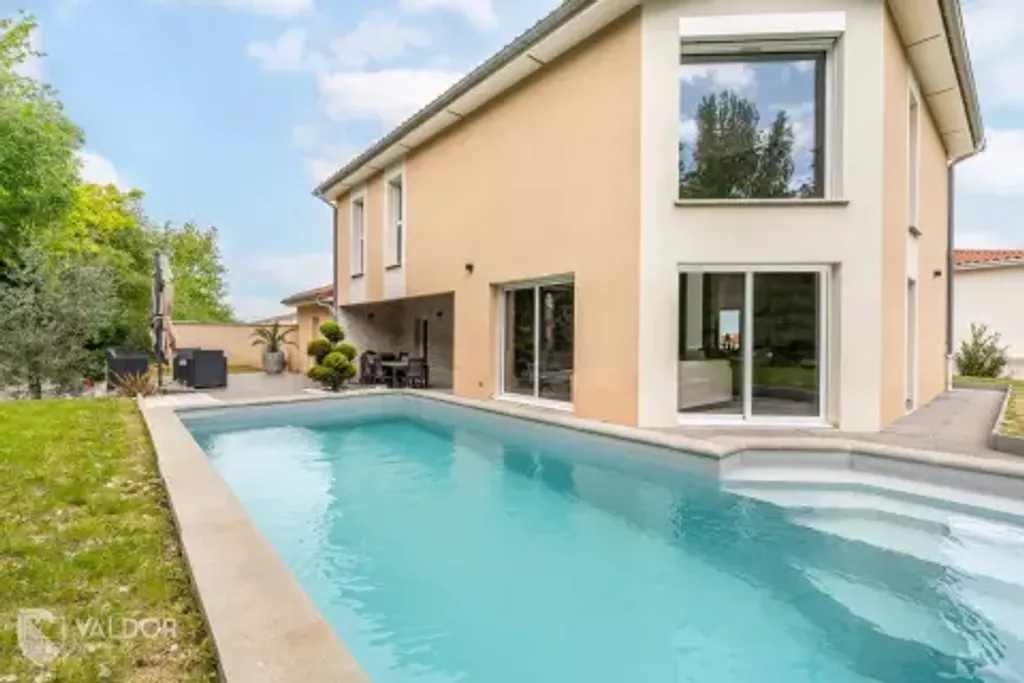 Achat maison à vendre 5 chambres 178 m² - Villefranche-sur-Saône