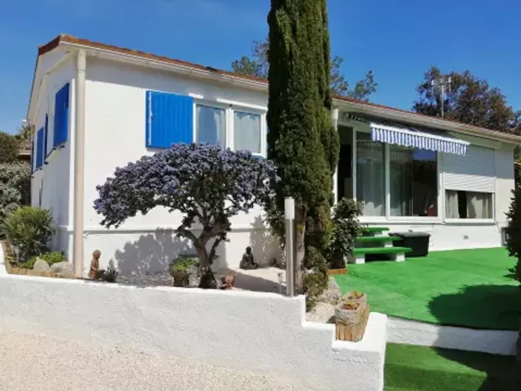 Achat maison à vendre 2 chambres 55 m² - Roquebrune-sur-Argens