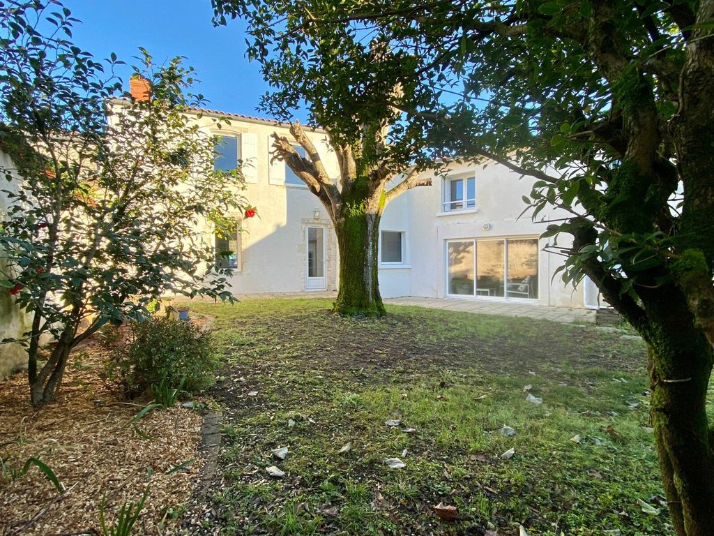 Achat maison à vendre 6 chambres 193 m² - Dompierre-sur-Mer