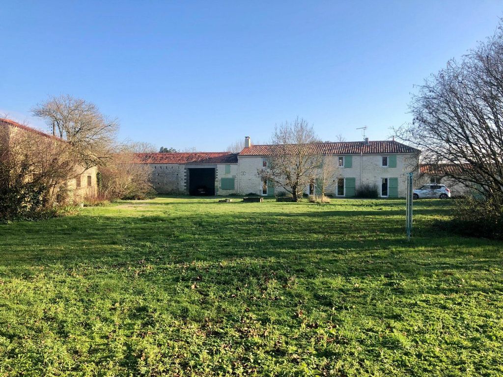 Achat maison à vendre 4 chambres 183 m² - Aigrefeuille-d'Aunis